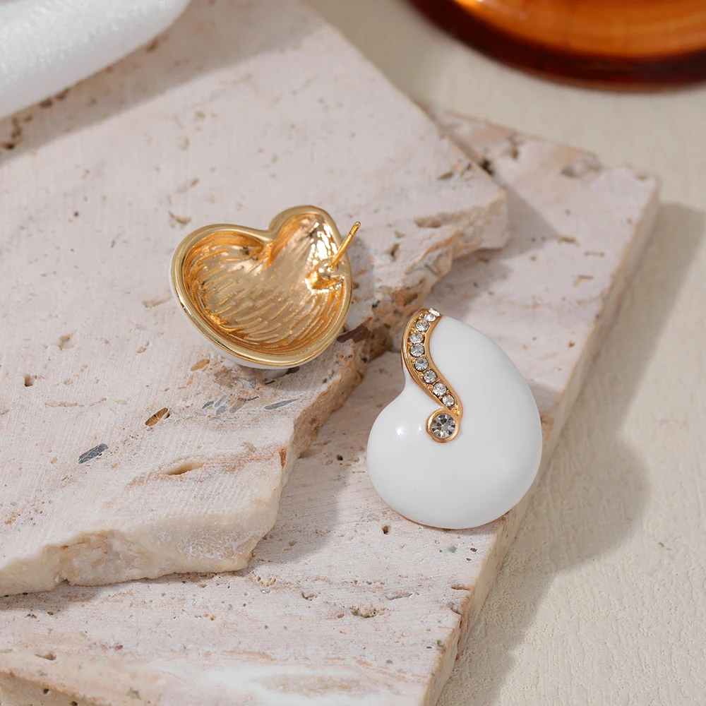 New Fashion Summer Oysters Shells Snail Shell Stud Earrings for Women Unique White Scallop CZ Zircon Earring Beach Trend Jewelry