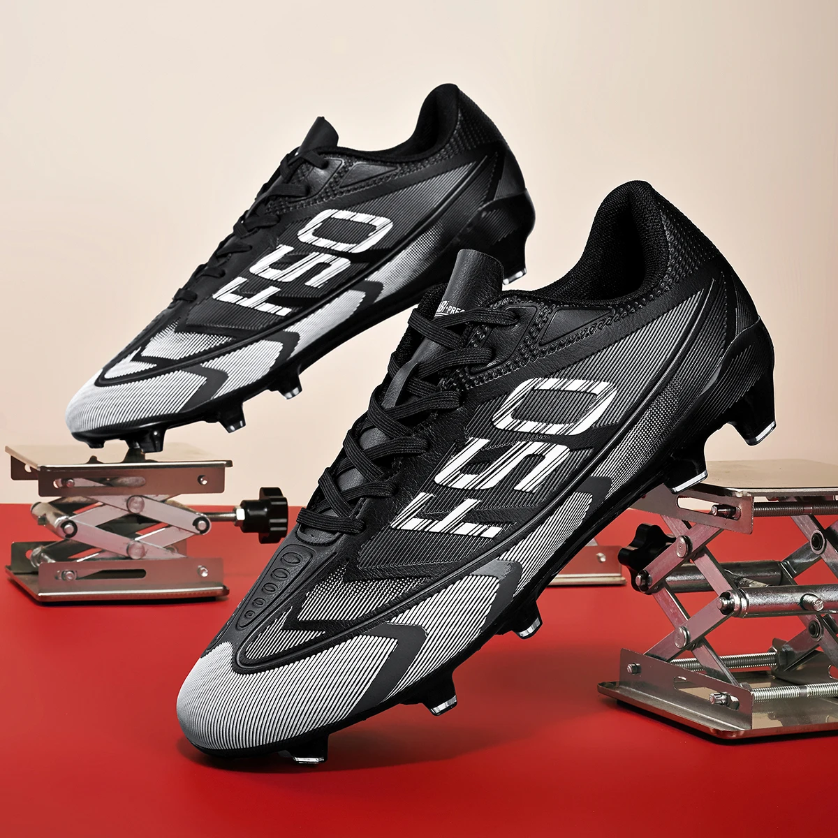 Low‑Cut Football Cleats 4