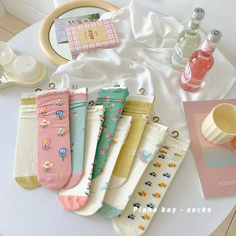 

Носки женские летние тонкие с цветочной вышивкой и оборками