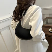 New Fashionable High-end Moon-shaped Baseball Bag, Showing Luxury, Women's Single Shoulder Bag 6