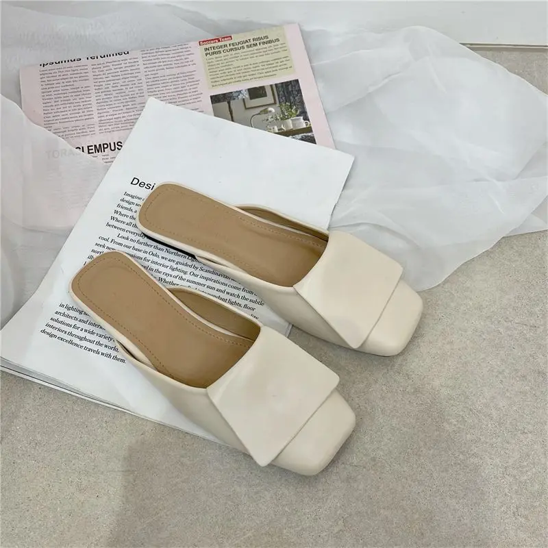Zapatillas de cuero para mujer, Sandalias de tacón bajo, de goma, color blanco, novedad de moda, 2023