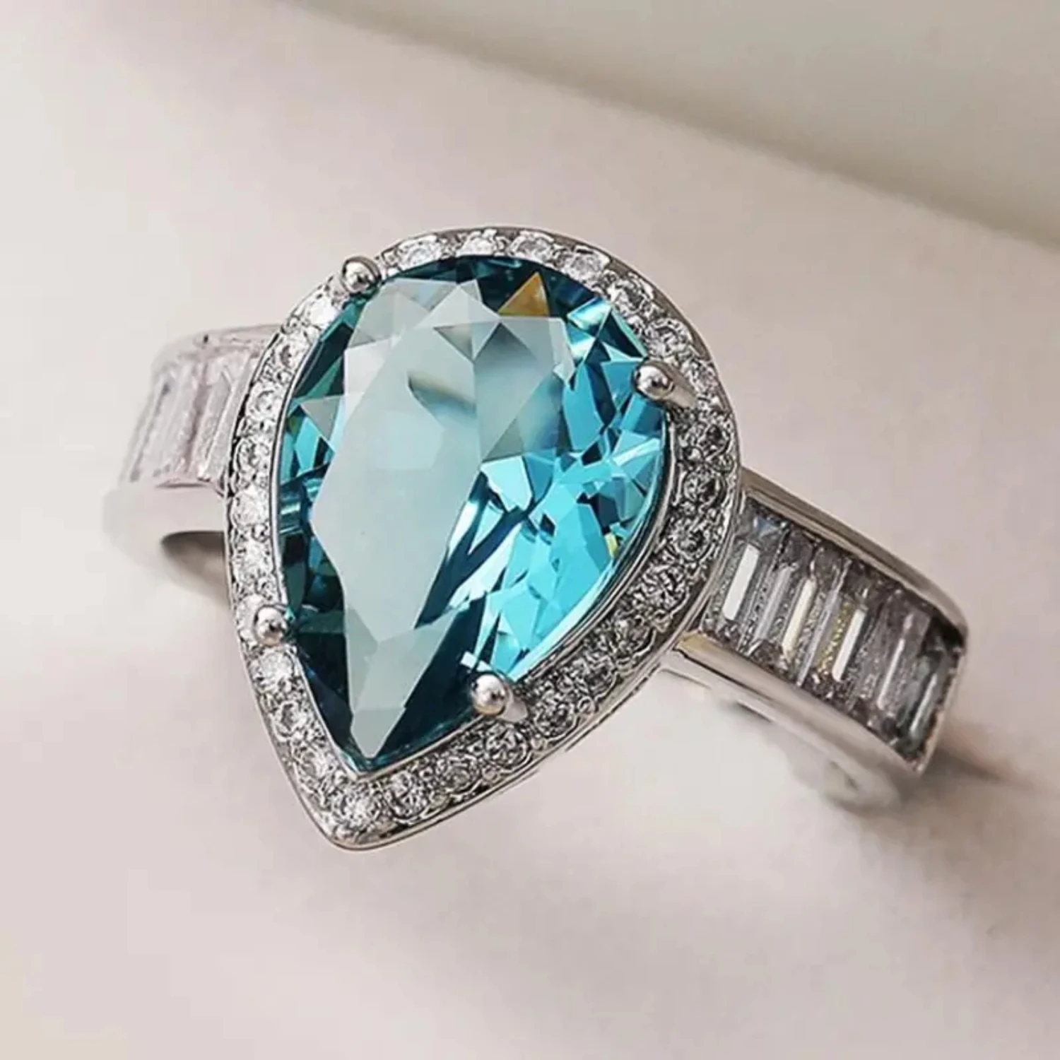 Exquisite and Stunning Water-drop Blue Zircon Engagement Ring with Sparkling Gemstone-Elegant Design for Women's Wedding Band