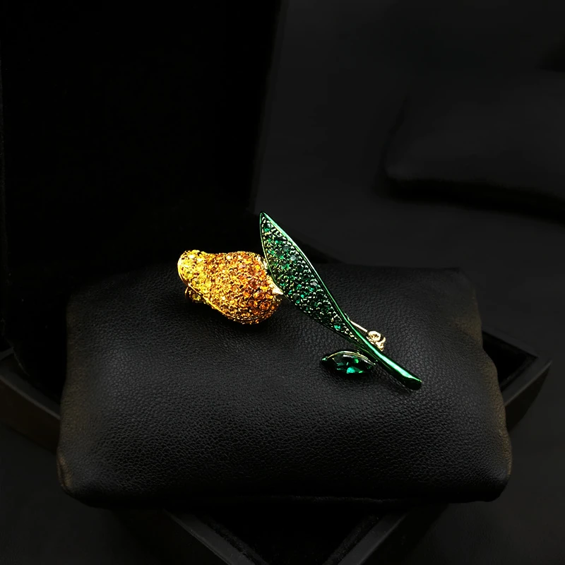 Exquisite Tulip Flower Brooch Corsage Coat Neckline Pin Cardigan Buckle Men Women Fashion Badge Clothes Accessories Jewelry 521