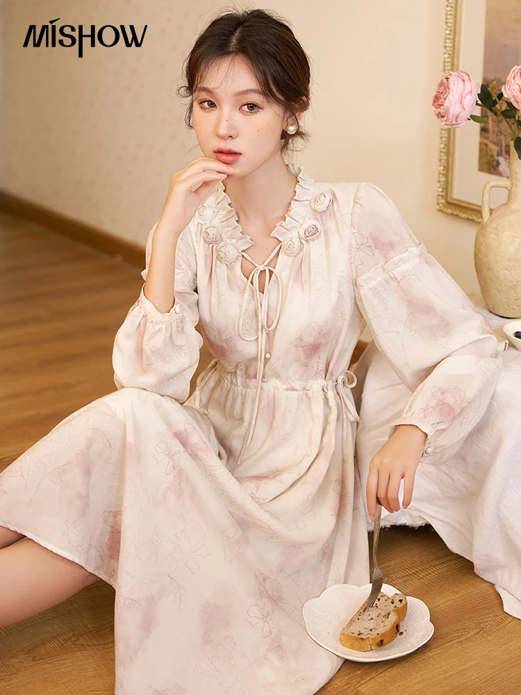 

MISHOW [Rose Series] French Tea Break Dress Autumn 2023 Sweet V-Neck Lace-up Three-dimensional Decoration Waist Dress MXC41L1559