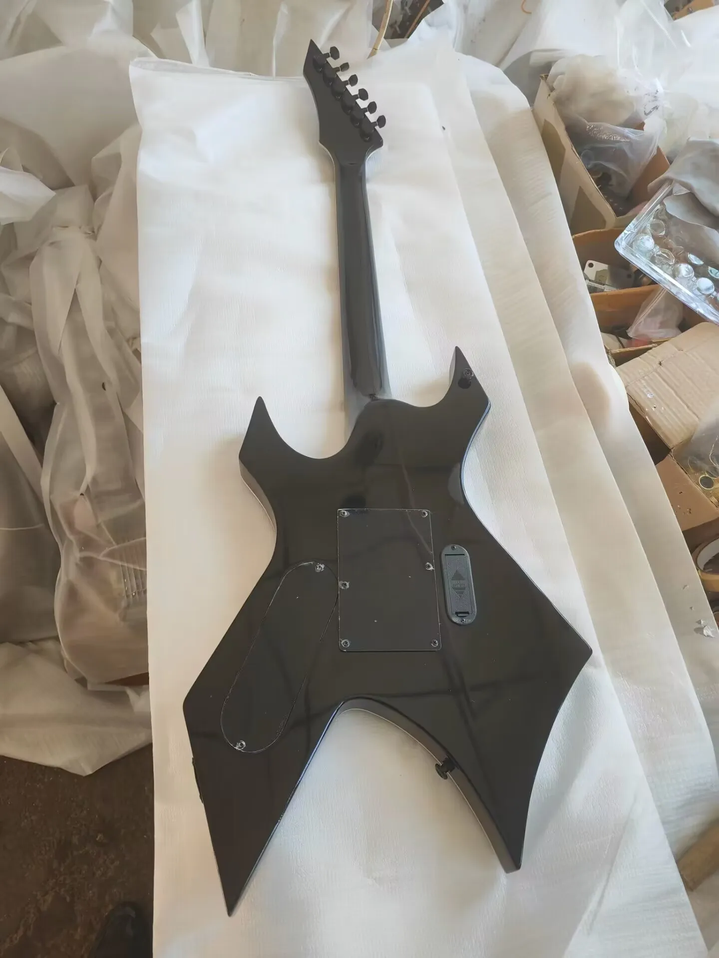 ブラックバースト付きエレキギター,メイプルトップ,アクティブ