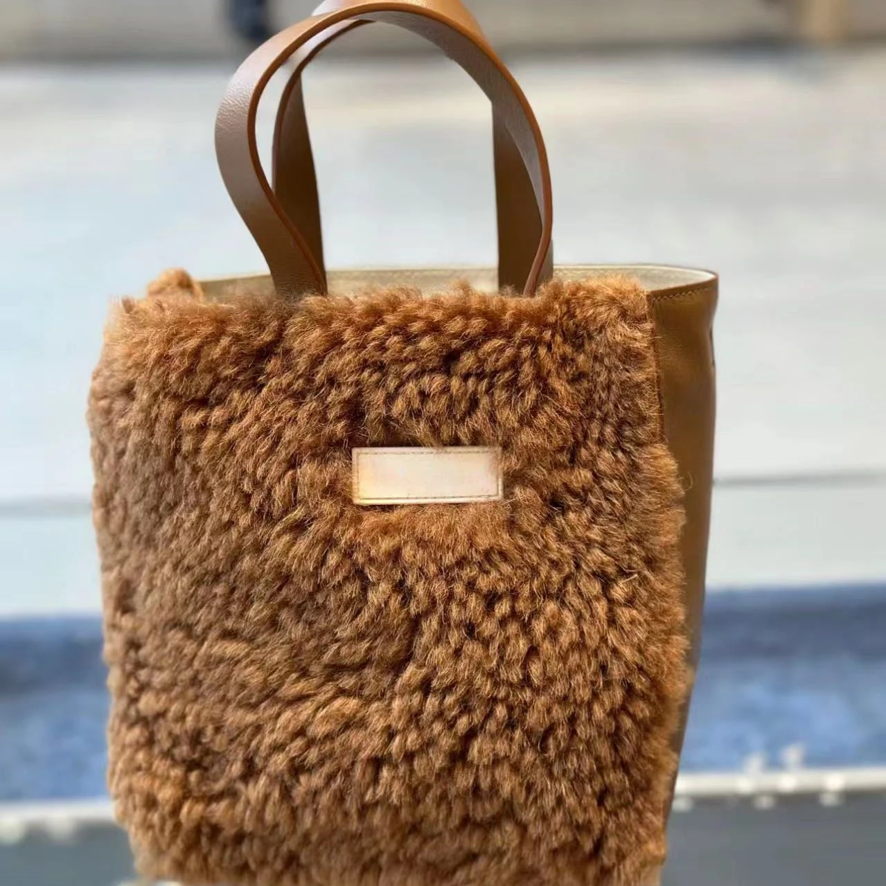 

Designer Tote Bag Lamb Hair Crossbody Bag Spliced Cowhide Bag New Fur Bag