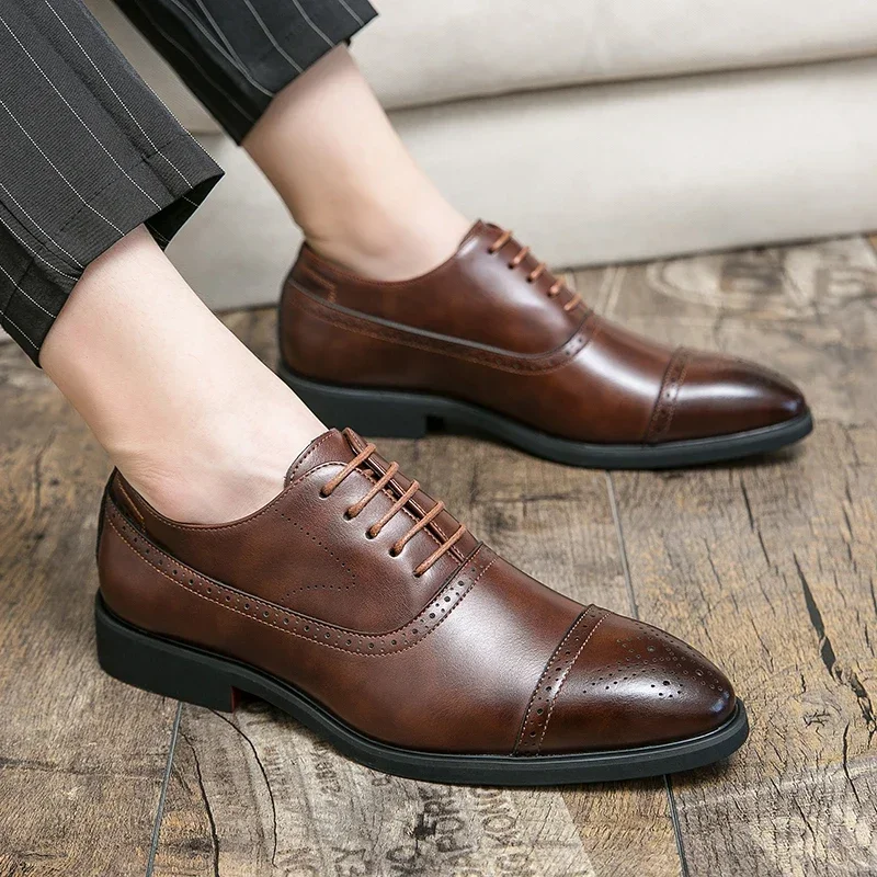 Men's Carving Dress Luxury Designer Handmade Business Formal Pointed Wedding Shoes