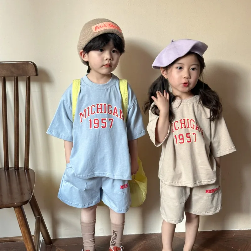 

2024 Summer preppy style children soprts suit Letters boys and girls loose shorts sleeve Tee And shorts 2pcs clothes sets