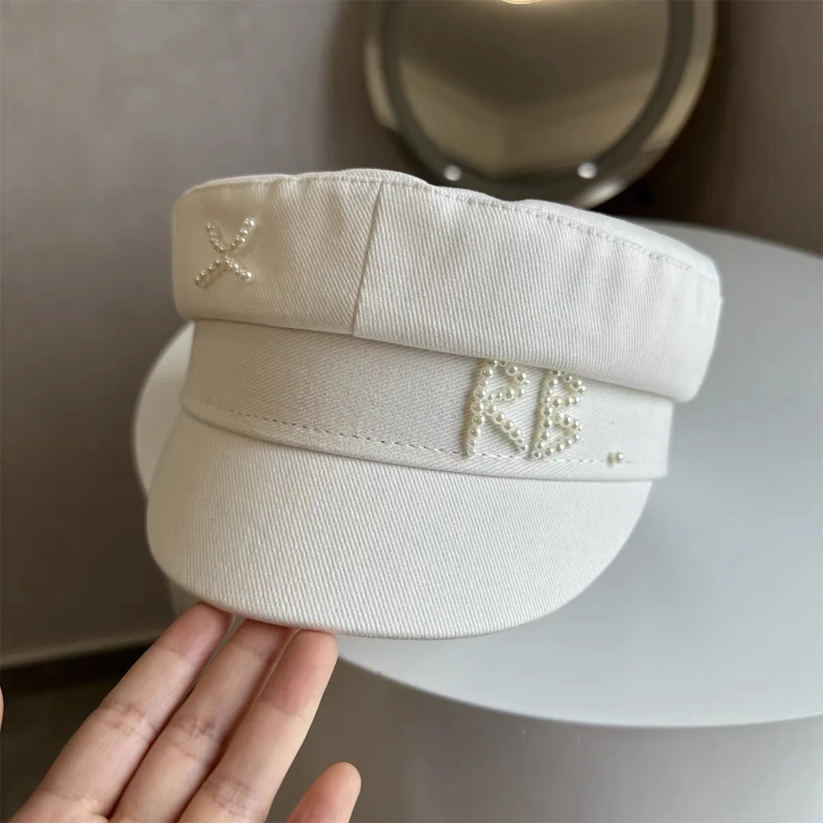 New Cotton Letter Decorative Embroidered Flat Top Navy Hat Korean Fashion Newsboy Cap Baker Boy Hat Visor for Mujer White Cap