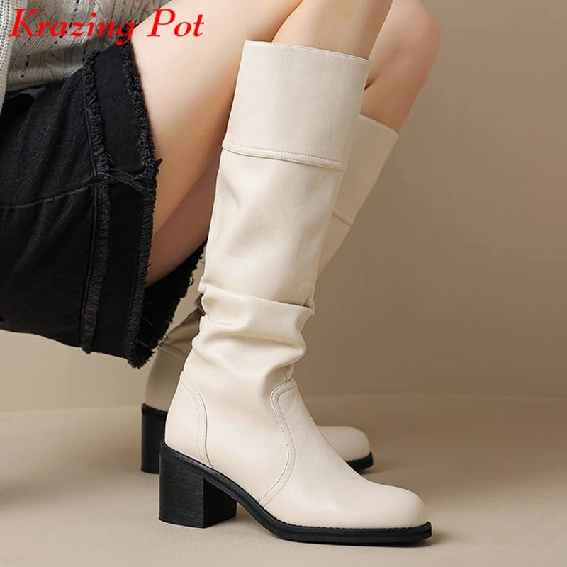 

Krazing Pot Cow Leather Round Toe Thick High Heel Equestrian Boots Winter Pleated Decoration Zip Modern Fashion Thigh High Boots