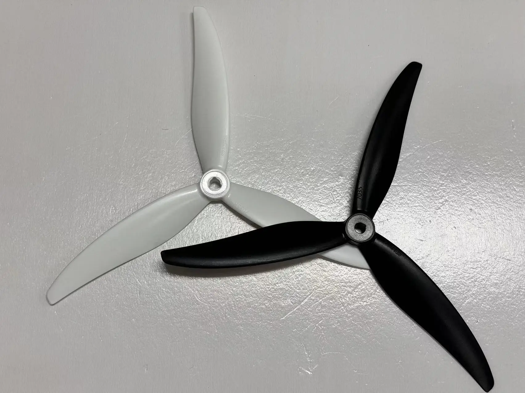 Hélices Gemfan Cinelifter 7035-3 PC Renforcé pour Drone FPV Course Freestyle