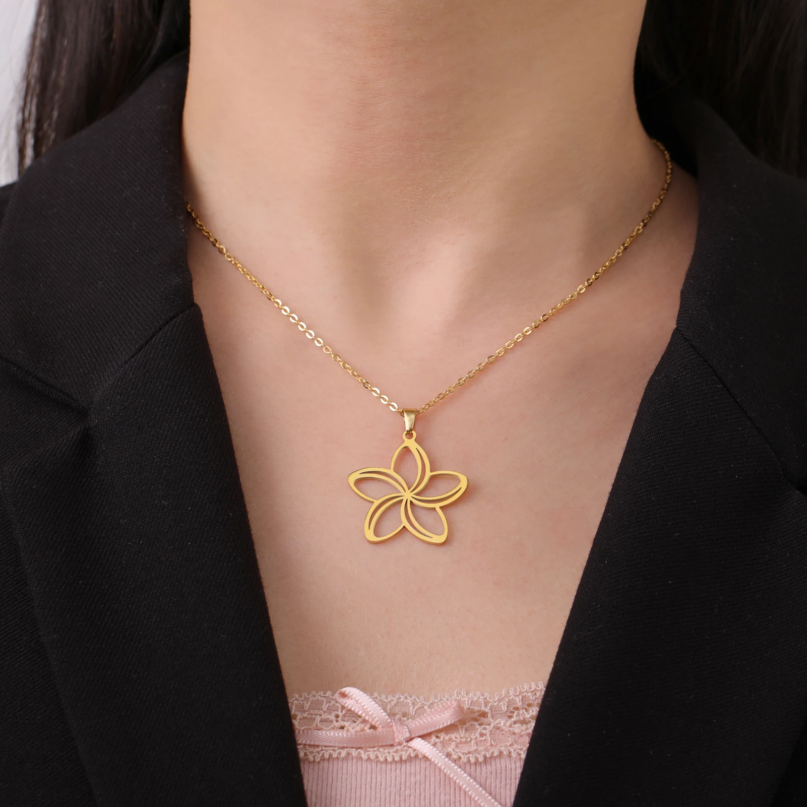 Skyrim Flower Pendant Necklace Image 5