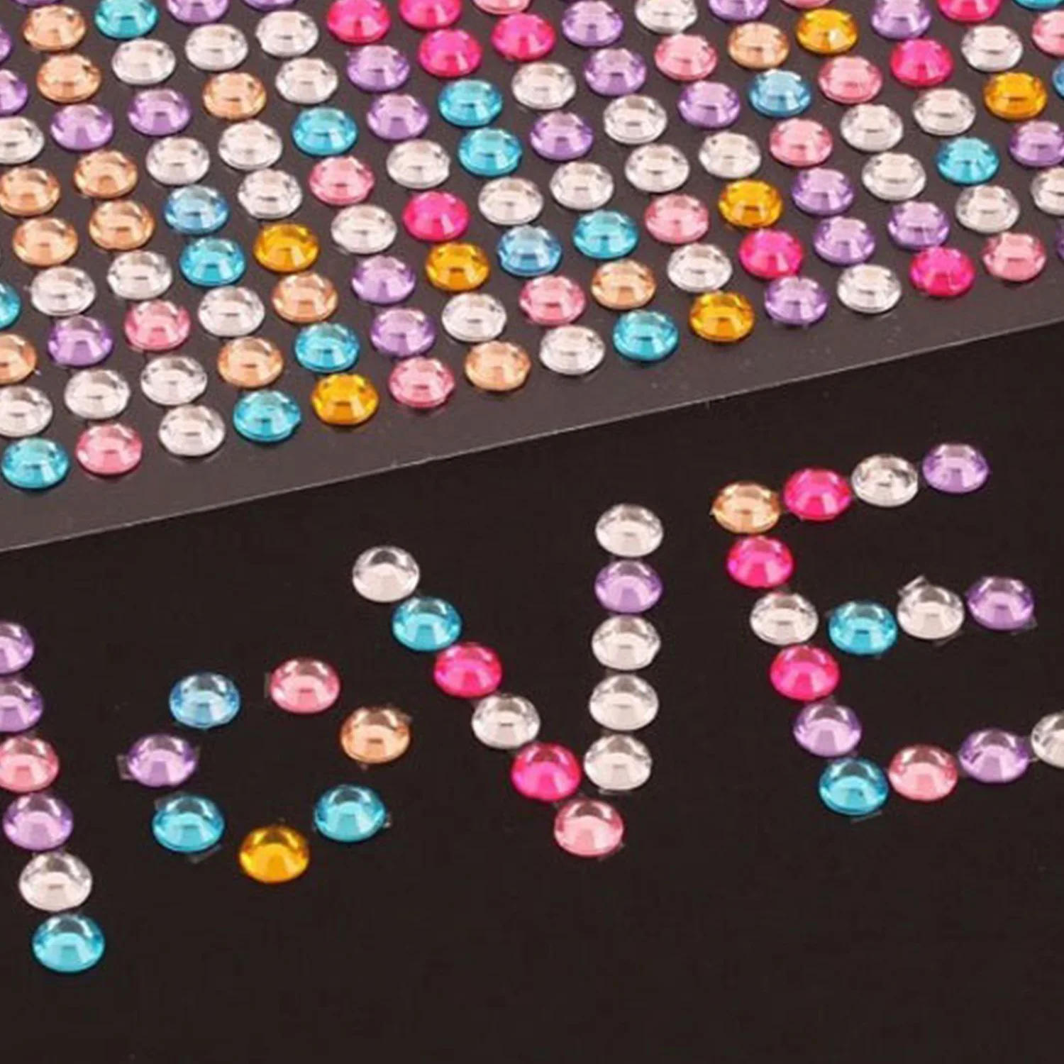 Рисунок 3 - самоклеящиеся акриловые наклейки для телефона