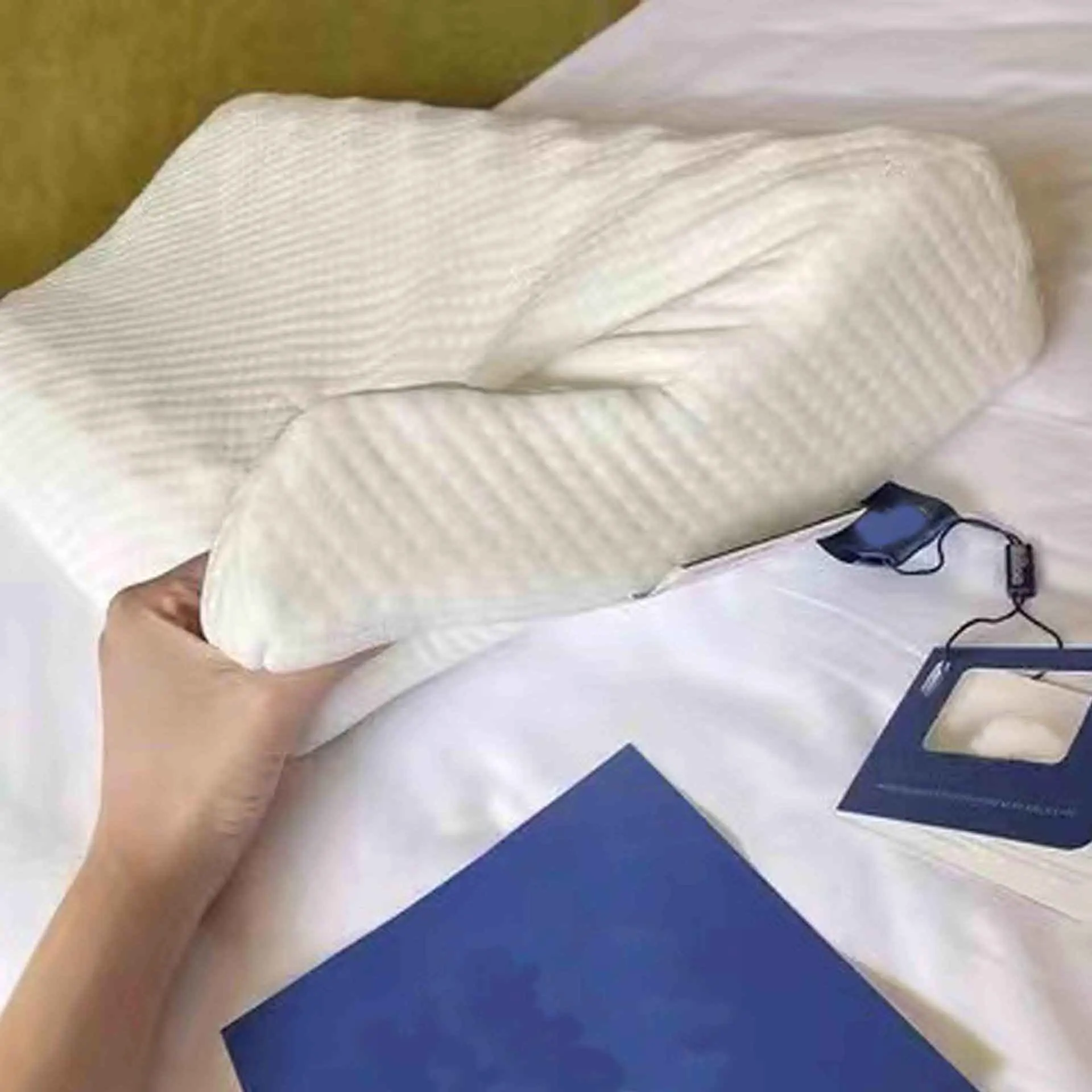 

Natural Latex Neck Pillow Latex Explosion Memory Pillow Body Pillow Sleep Cervical Travel Suitable for Children and Adults
