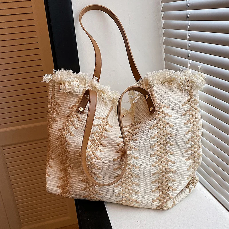 

2024 Letter Tassel Light Luxury Designer Women's Handbag Ins Canvas Embroidered Large Capacity Commuting Beach Travel Tote Bag