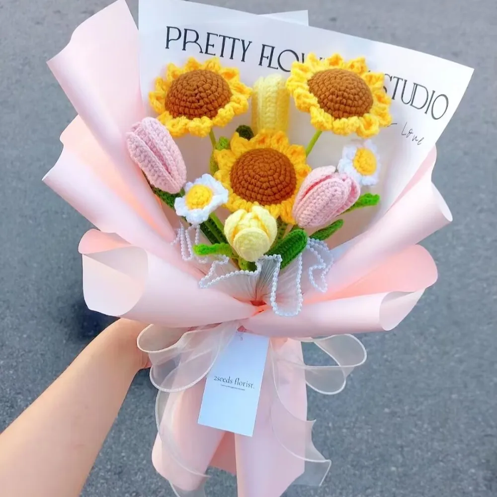 バラとひまわりの形をした花瓶,手作りのかぎ針編みの花瓶,結婚