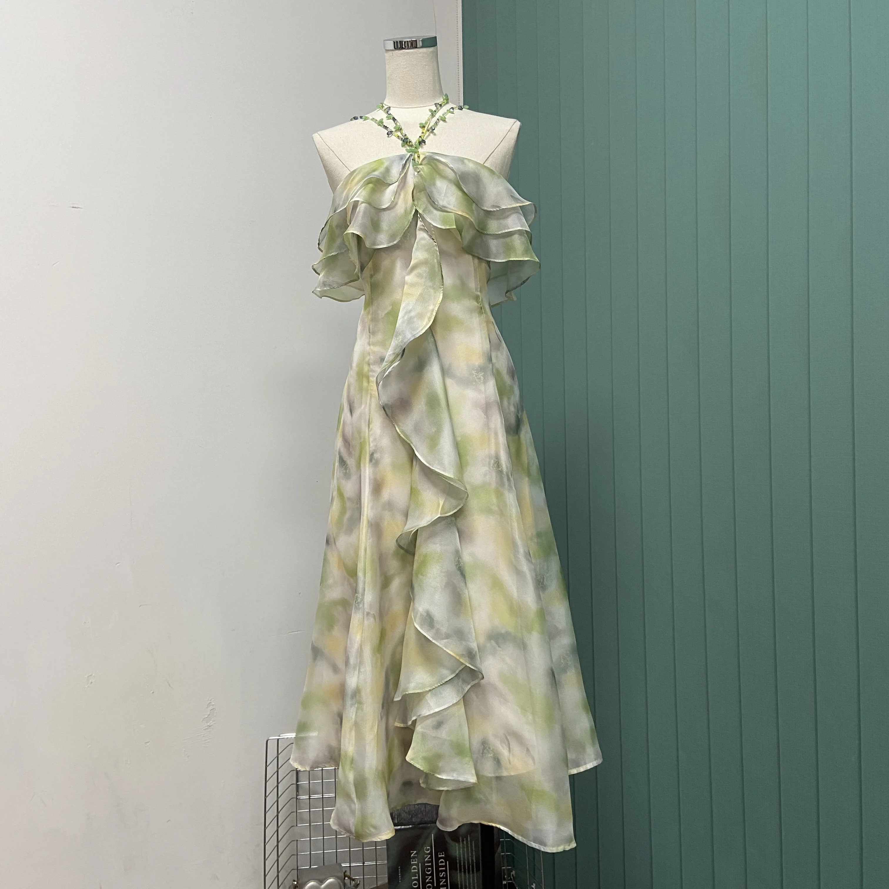 

In the summer of 2023, the new Australian fashionable, chic, gentle, casual and pastoral dress with flounced suspenders
