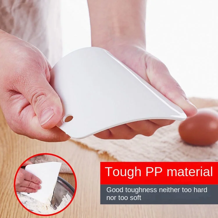 Рисунок 2 - Пластиковый скребок для муки