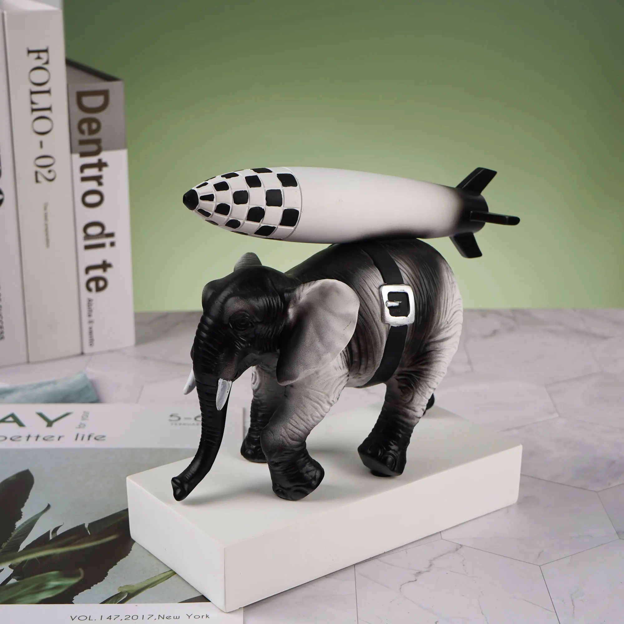 Elephant with Bomb ORIGINAL Ver. バンクシー Banksy Elephant With Bomb Figure White/Black - US
