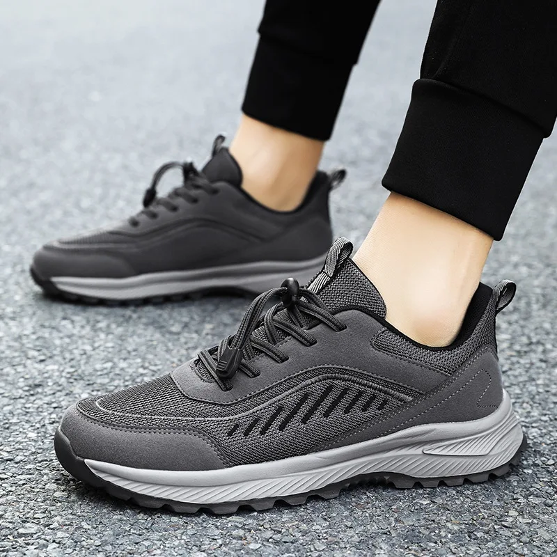 

New men's shoes in spring and autumn comfortable non-slip soft-soled sports shoes for the middle-aged and elderly