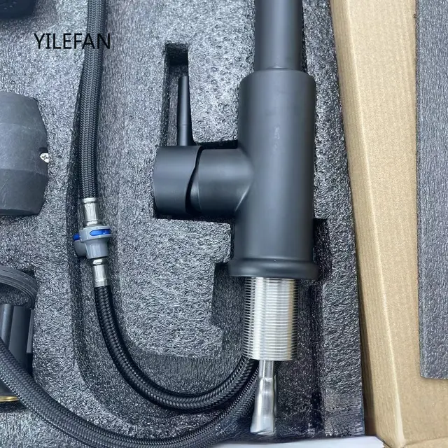 304 ก๊อกน้ําห้องครัวสแตนเลสแบบดึงลงเครื่องพ่นสารเคมีสําหรับอ่างล้างจานพร้อมท่อขยายได้ก๊อกน้ําอ่างล้างจานทนต่อการขีดข่วน 3