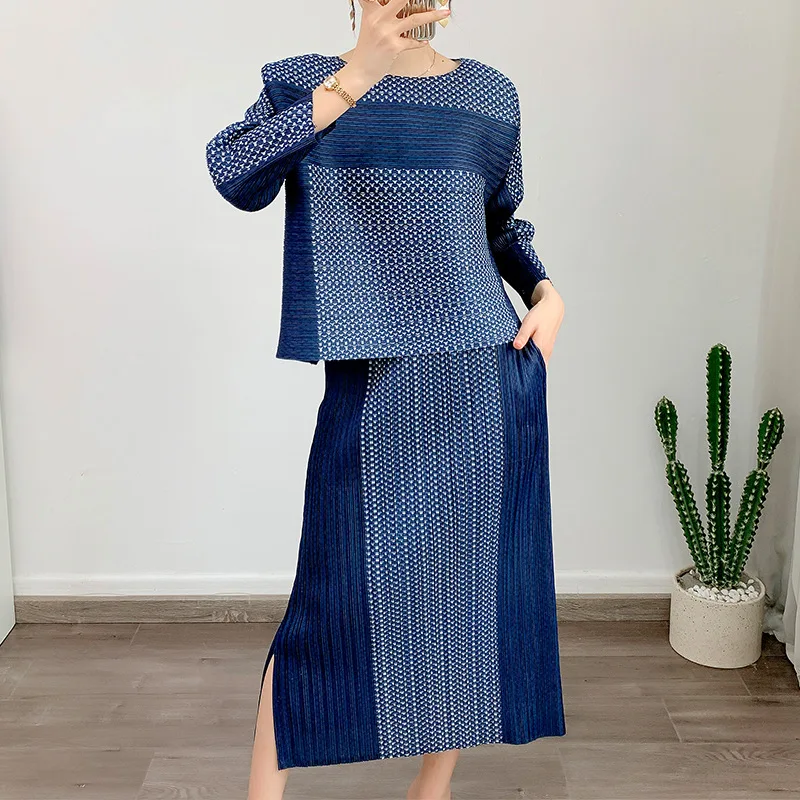 striped-printed-pleated-crewneck-top-split-skirt-two-piece-set-2023-summer-new-pleated-suit-women's-clothing