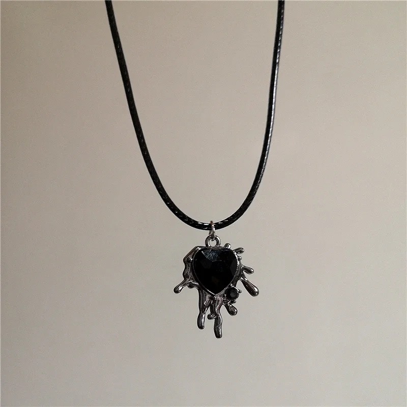 Flixxo Y2k Punk Necklace Heart Skull Emo Necklace Gothic Necklace Grunge Goth Jewelry Aesthetic Necklaces For Women (Red,Alloy