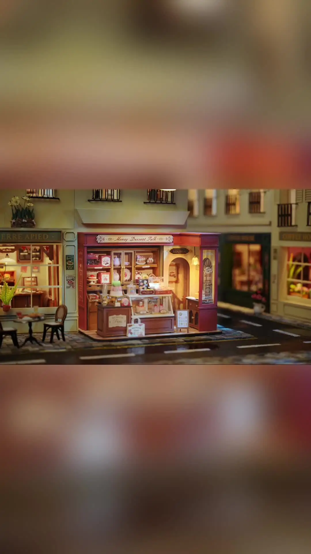 ROBOTIME DIY Miniature House in Legno Negozio di dolciumi, Case in Miniatura da Costruire con LED per Adulti e Bambini, Regalo di Compleanno ROBOTIME DIY Miniature House in Legno Negozio di dolciumi, Case in Miniatura da Costruire con LED per Adulti e Bambini, Regalo di Compleanno