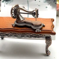 Dollhouse miniatures 1/12 Mini Exquisite Alloy Mini Sewing Machine Mini Alloy Sewing Machine 1:12 Scale Dollhouse DIY Decoration 2