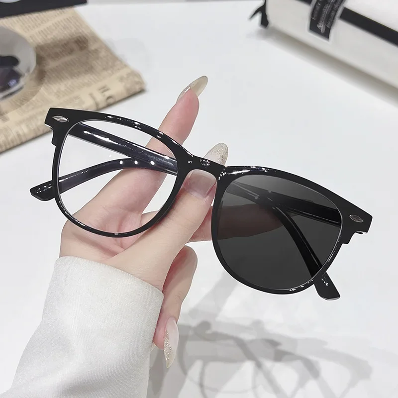 Unisex Trendy Photochromic Sunglasses – Korean Style Summer Eyewear