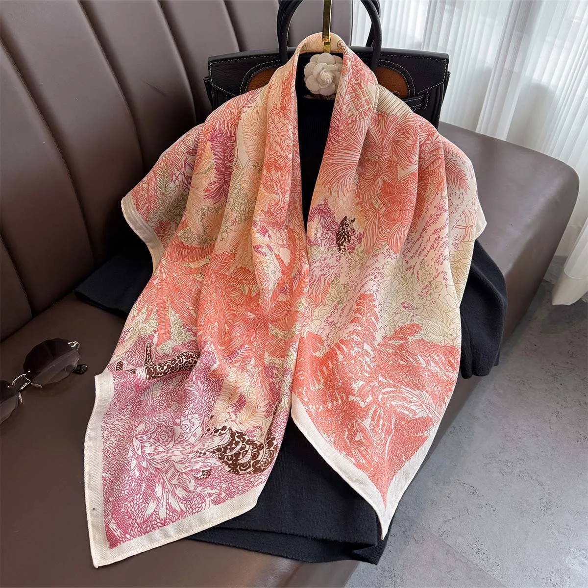90*90cm Blumenbedruckter Quadratischer Schal Damen Schals Bandanas Luxuriöser Strandtuch Wickel Eleganter Reise-Hijab – Detail 7