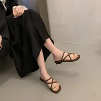 Femmes été pantoufles dames sandales métal décor string tongs chaussures à talons bas femme en plein air rétro marron sandales femme 3
