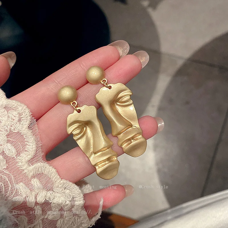 Женские серьги-подвески Minar из металлического сплава золотого цвета | Украшения и