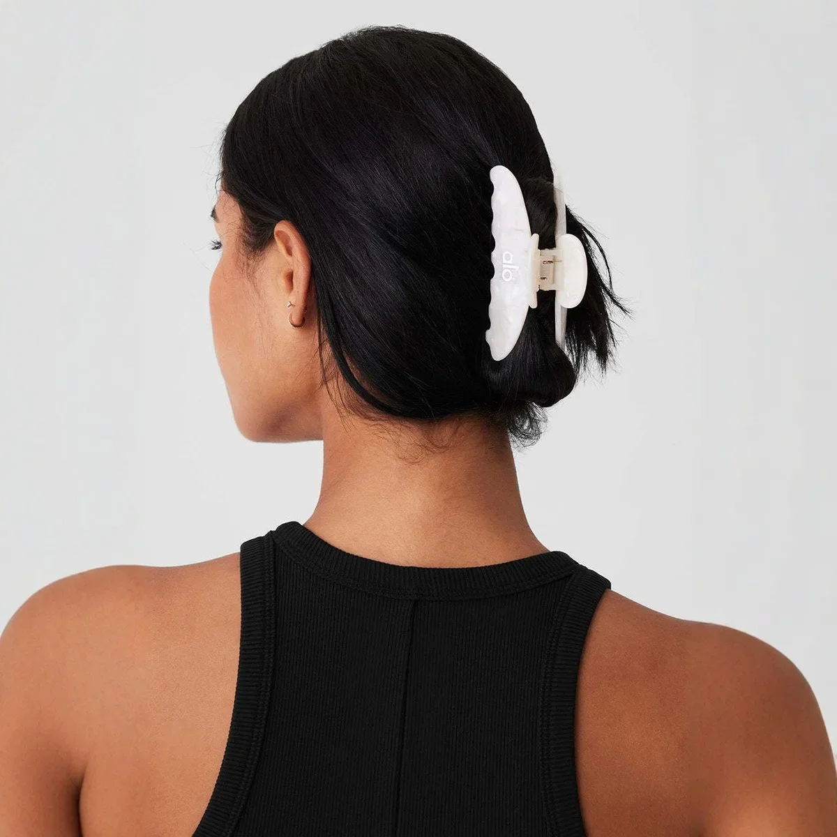 AI Women's Hair Clip, Korean-style Double Ear Hollow-out Design with Vinegar Acid Grab Clip for Top Hair Buns and Ponytails 2