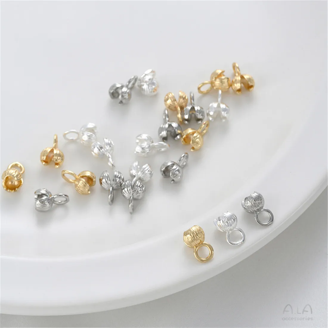 Рисунок 2 - Пряжка с застежкой в форме цветка