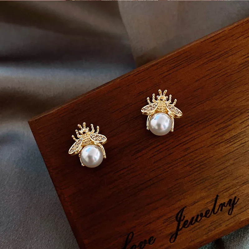 Bee Pearl Stud Earrings s925 Silver Needle for Girls Lady Party Daily Wearing