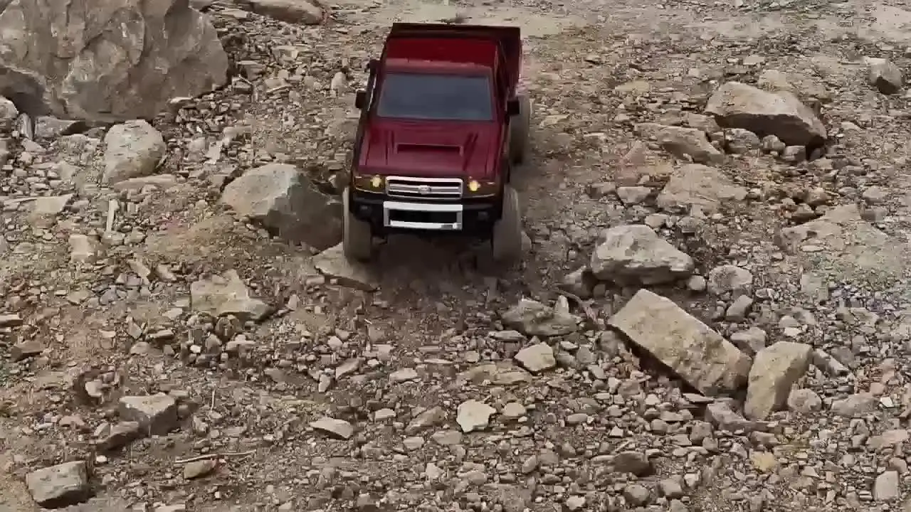 Радиоуправляемый автомобиль MN82 1/12 металлический