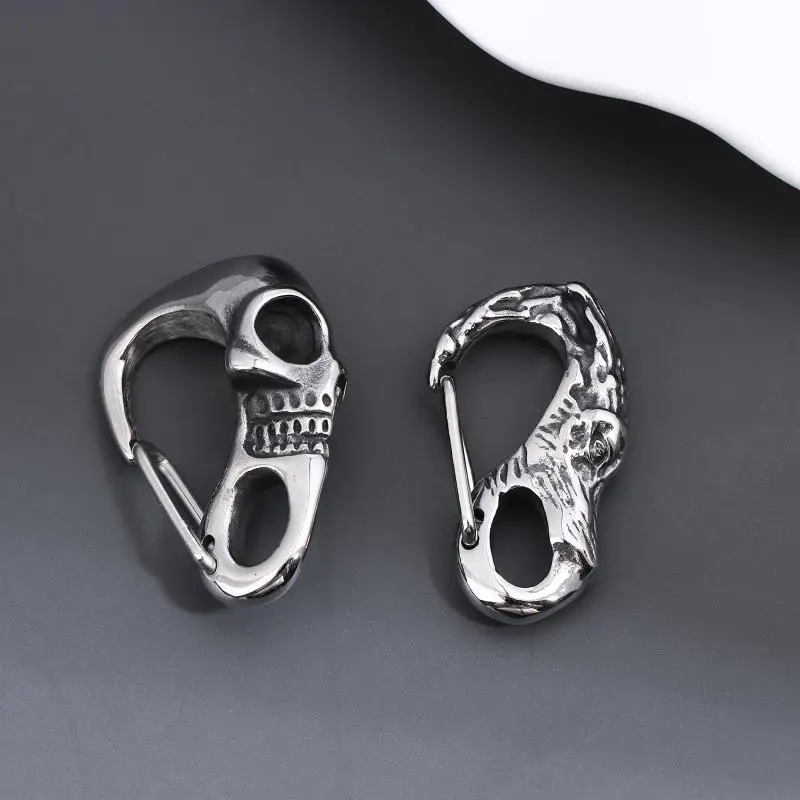 Totenkopf-Schlüsselanhänger aus Robustem Edelstahl, Gotischer Karabinerhaken, Punk-Stil Schlüsselring-Anhänger mit Verschluss – Detail 3