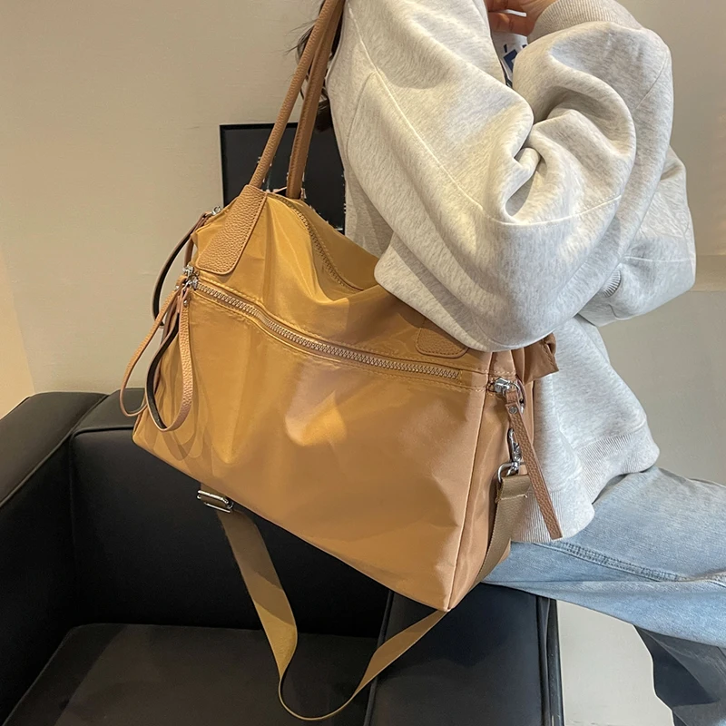 Men's large capacity handbag, black shoulder bag, zipper closure, diagonal travel bag, fitness bag