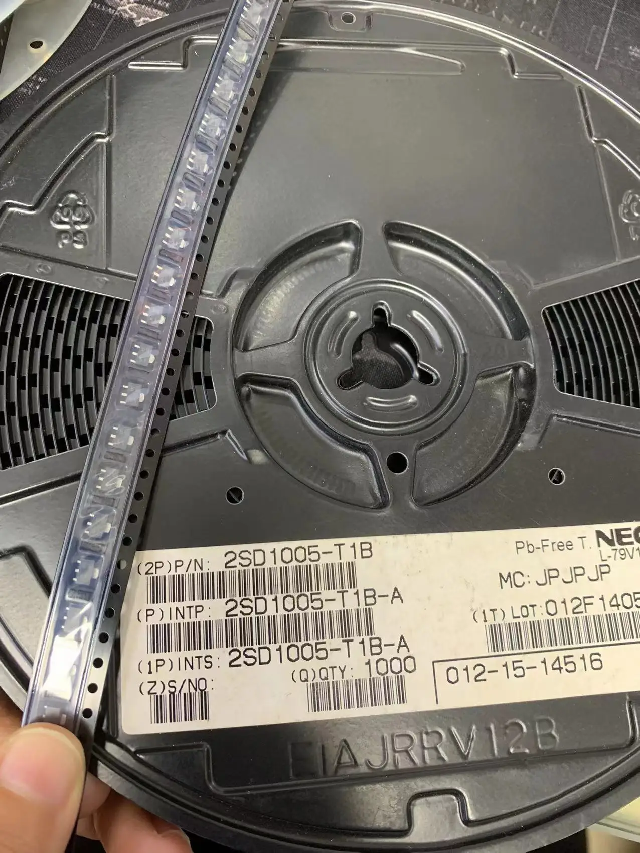 

2SD1005-T1B (5 шт.) оригинальный и точечный запас