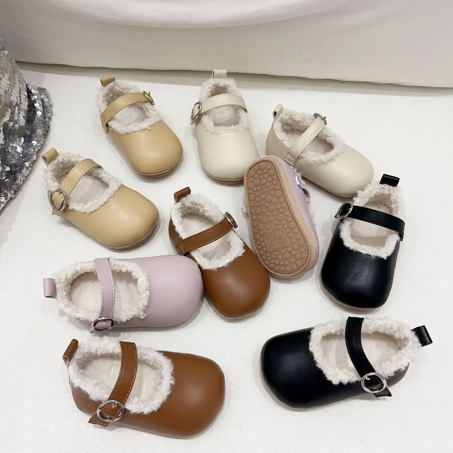 

INS Winter Baby Girls Shoes Plus Velvet Soft Soled Baby Shoes Non-slip Toddler Shoes Solid Color Velcro Cotton Shoes