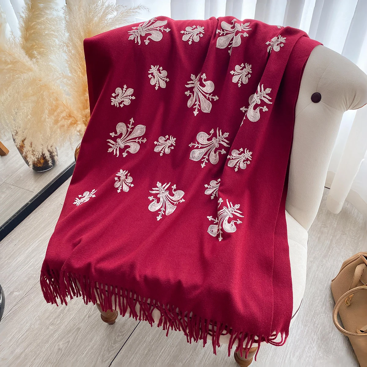 New Pashmina Cashmere Blend Mujer Bufanda Scarf Warm Echarpes Embroider Flower Poncho Cape Thick Warm Poncho Kerchief