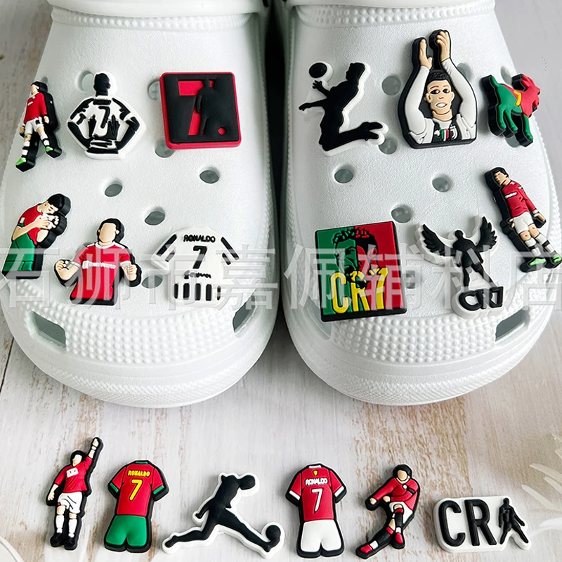 MINISO Cristiano Ronaldo futebol PVC sapato encantos, CR7 Jersey apliques, DIY Crocs Jibitz, atacado