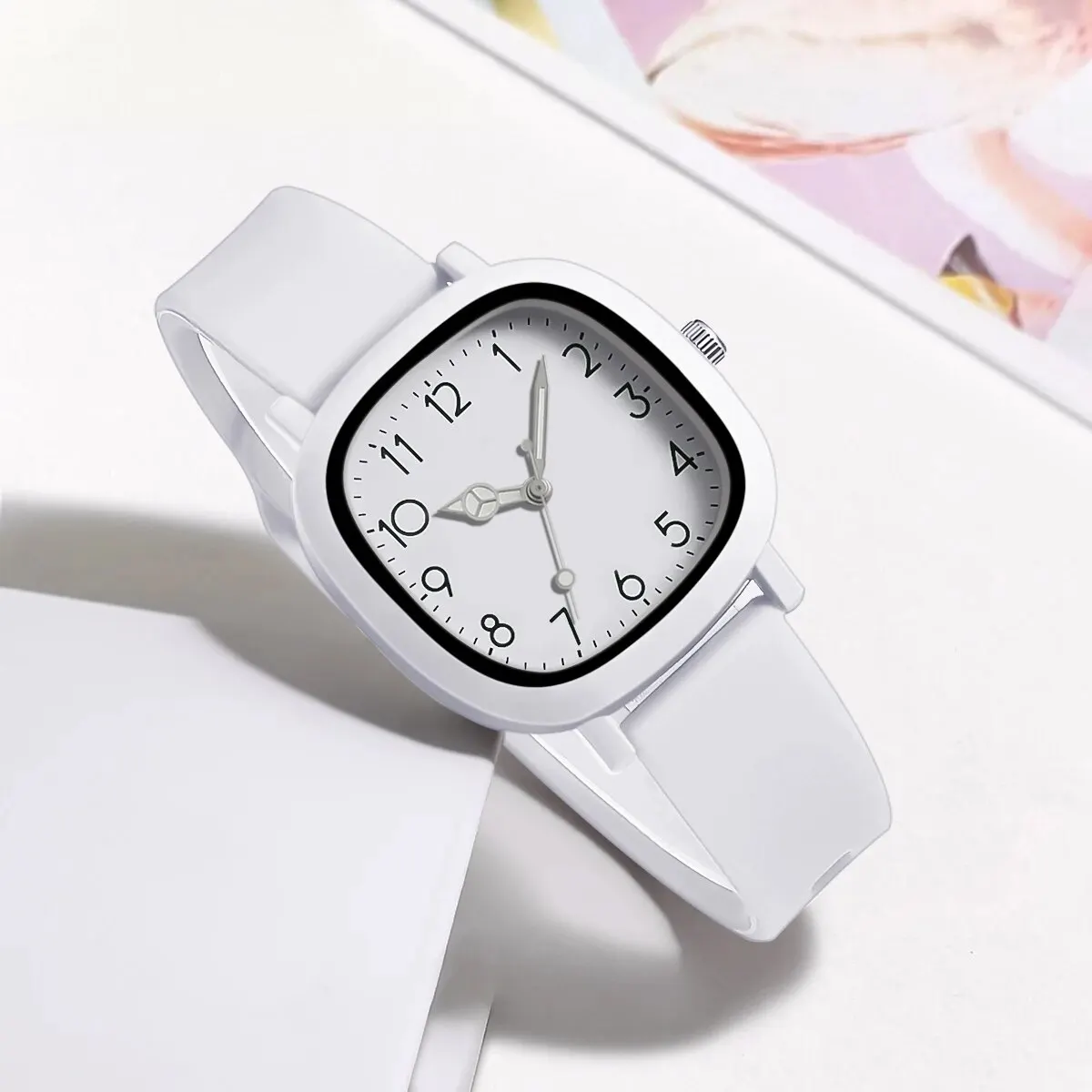 Elegant Silicone Strap Women's Quartz Watch with Arabic Numerals