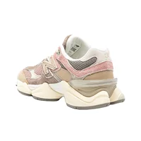New Balance NB 9060 Chaussures de course confortables à tige basse pour la ville et les trajets quotidiens, unisexe, couleur ombre claire U9060NTB 6