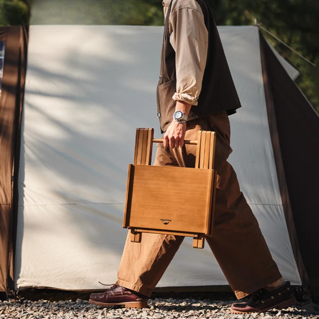 다양한 용도에 활용 가능한 야외 테이블 세트