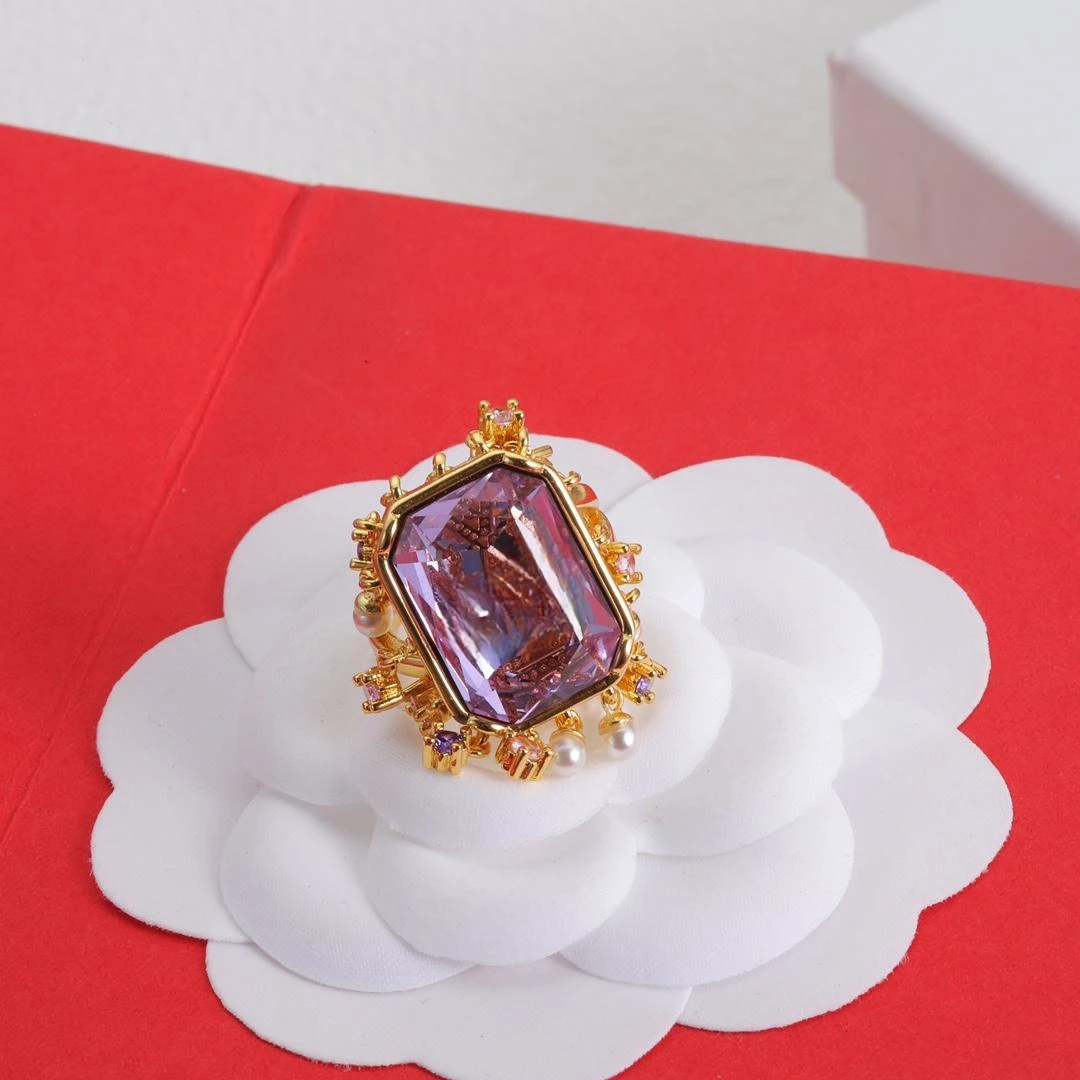 

Elegant Temperament, Light Luxury Palace, High Sense Letter Square Ring