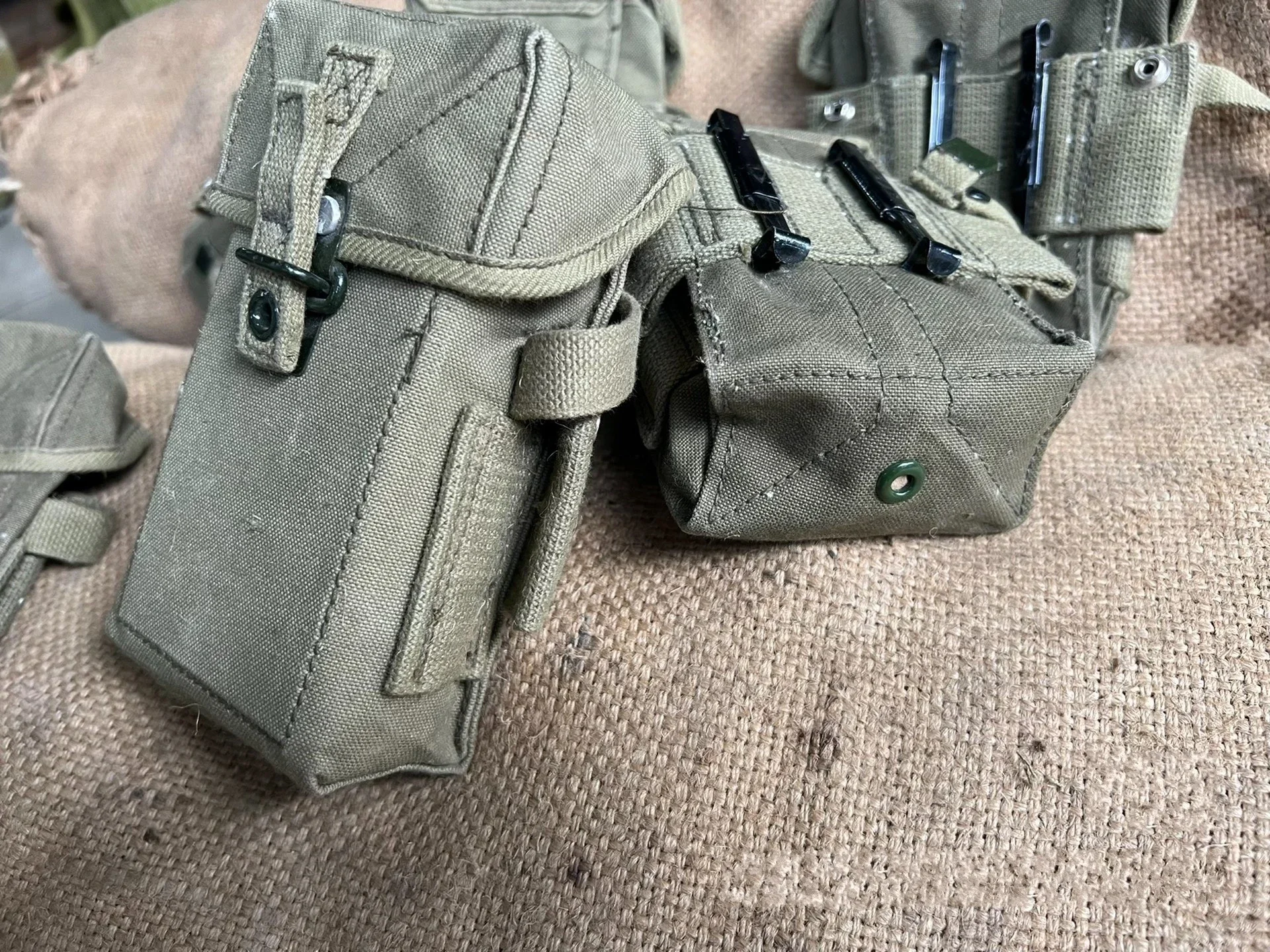 PAIR OF collectible GENUINE SCARCE SURPLUS VIETNAM WAR YEAR WW2 US ARMY CANVAS BELT AMMO POUCH 2PCS
