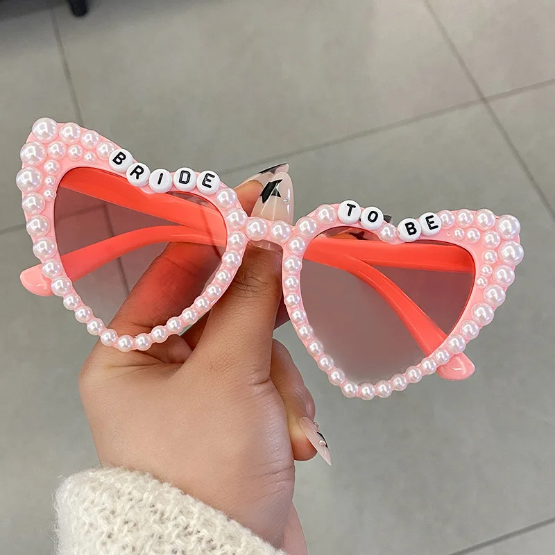 Bride To Be Glasses Heart Shaped Fashion Ladies Pearl Sunglasses Wedding Decor for Bridesmaid Bride Shower Party Gift Favors
