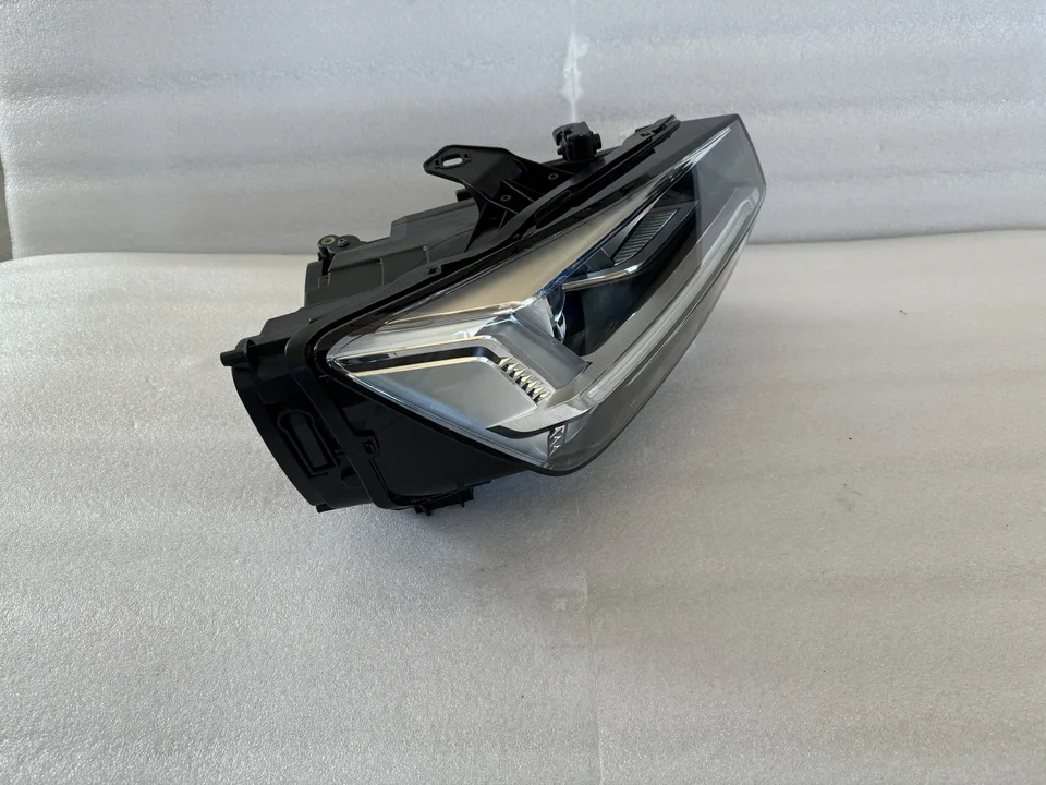 39-546★LED GACHZ AUDI Q2★左ヘッドライト 81A 941 033 A ブラック 純正★アウディ (UK) | Q2-5YLLED 旧車 ヘッドライト オールドタイプ ヘッドライト